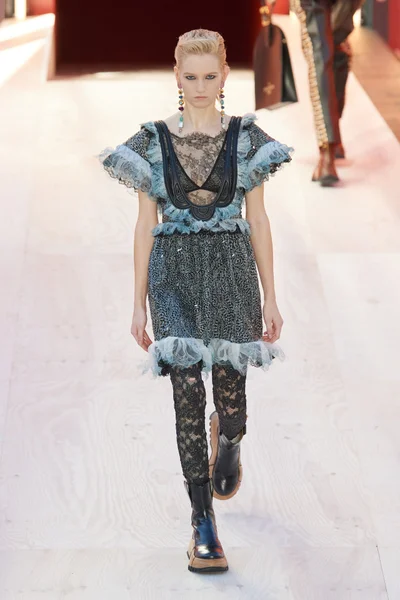 Look 19